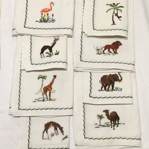 Vintage Embroidered Animal Table Coverings. 32 pcs - Picture 5 of 7
